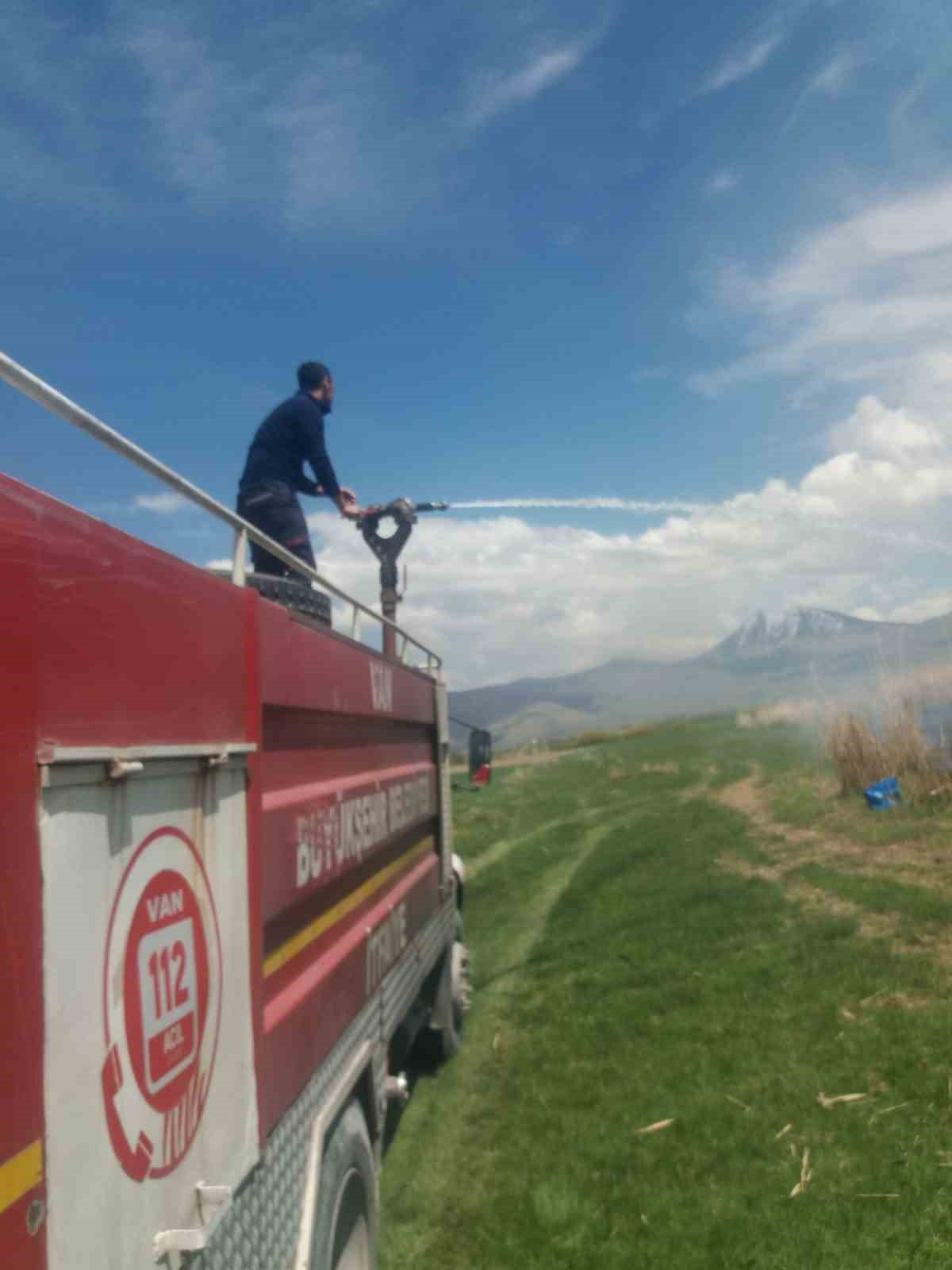 Van’da sazlık alanlarda yangın