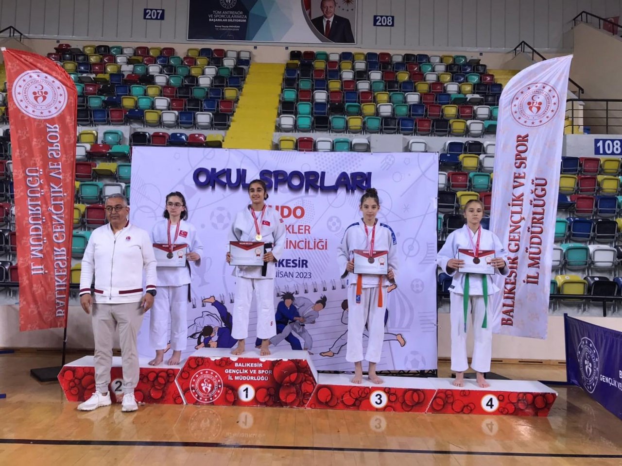 Yunusemre’nin küçüklerinden 10 madalya