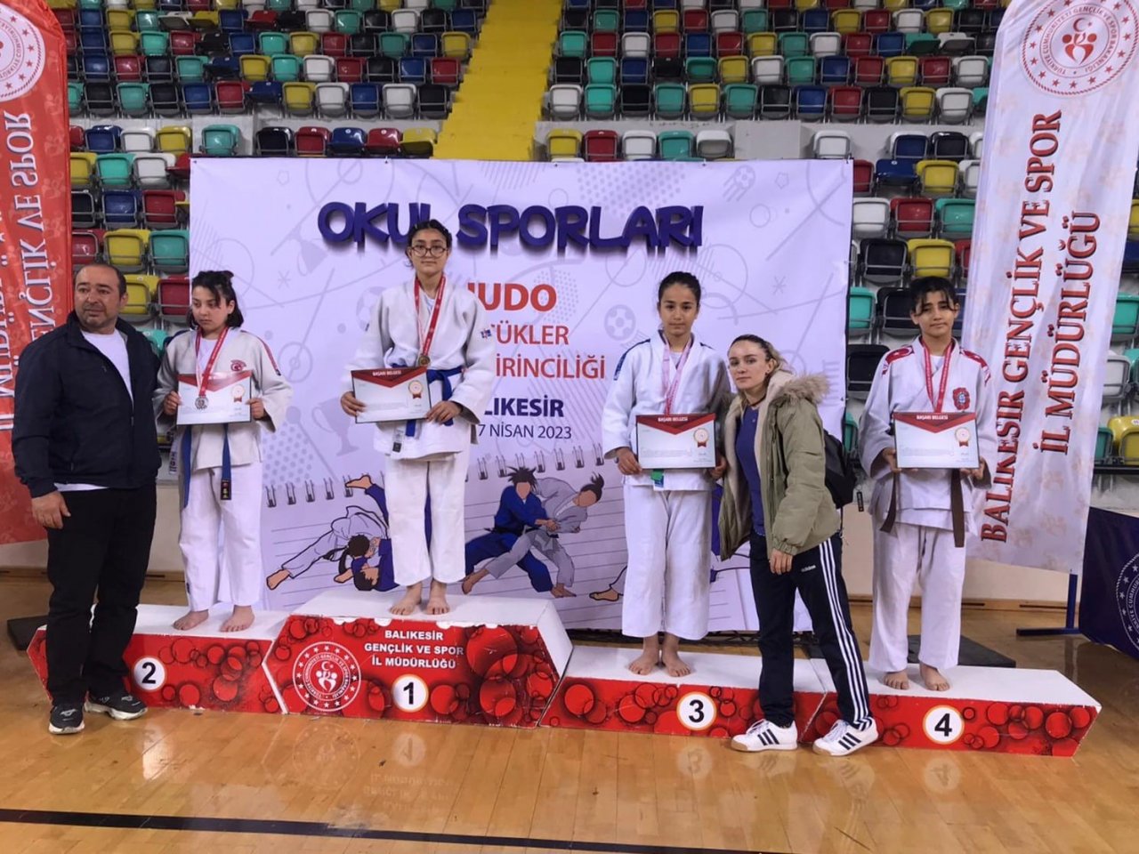 Yunusemre’nin küçüklerinden 10 madalya