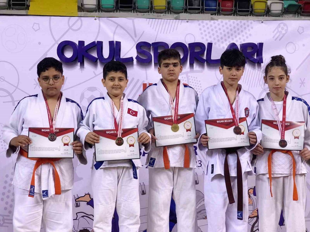 Yunusemre’nin küçüklerinden 10 madalya