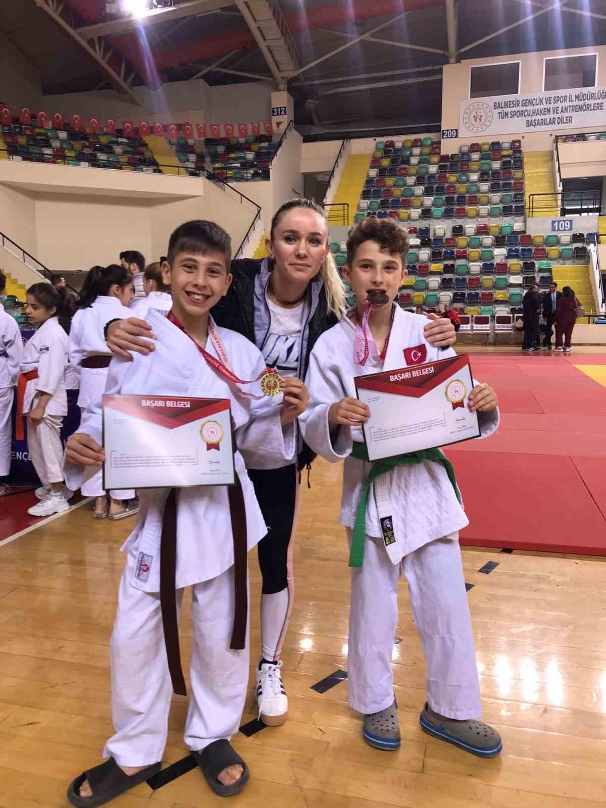 Yunusemre’nin küçüklerinden 10 madalya