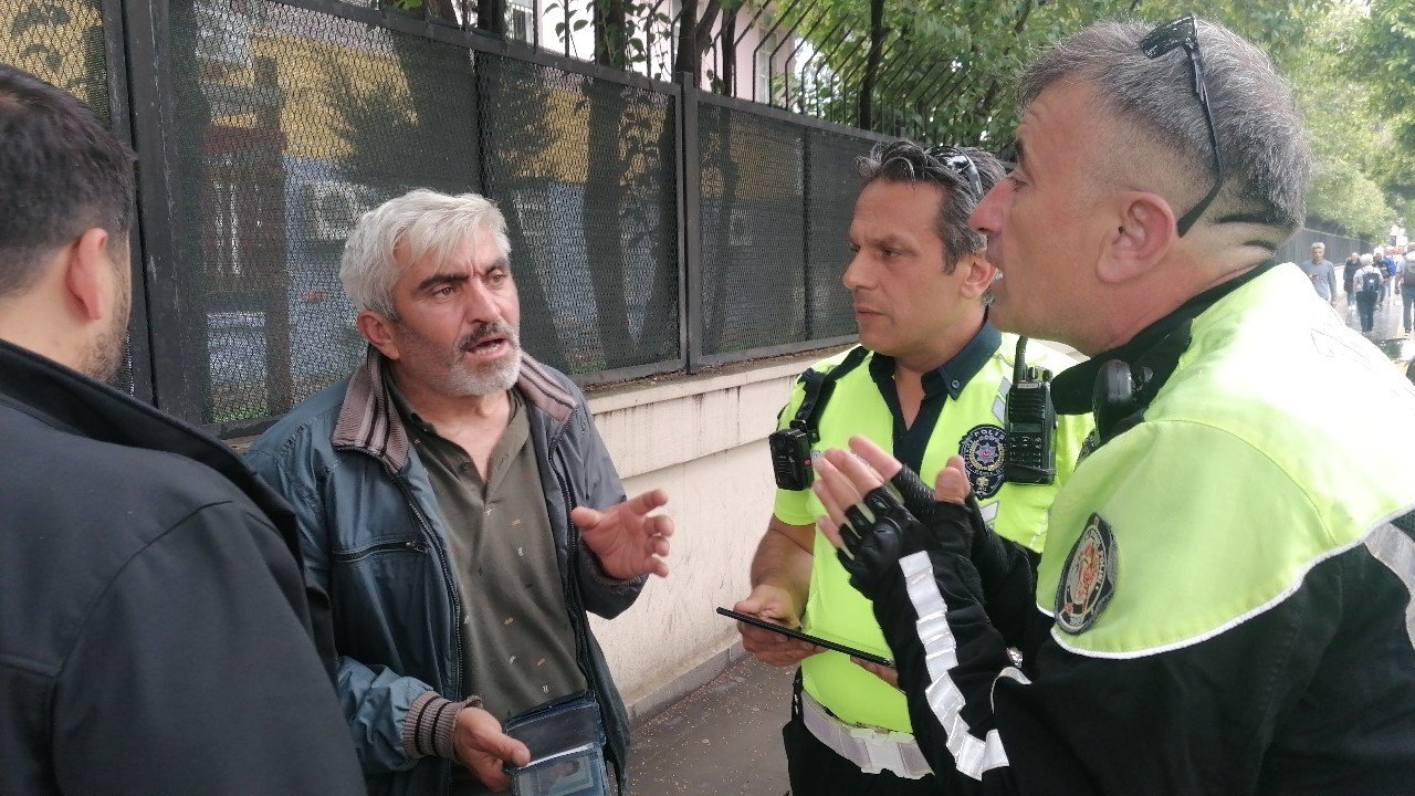 Kırmızı ışıkta direksiyon başındı sızdı, ’İçiyorsam sebebi var’ dedi