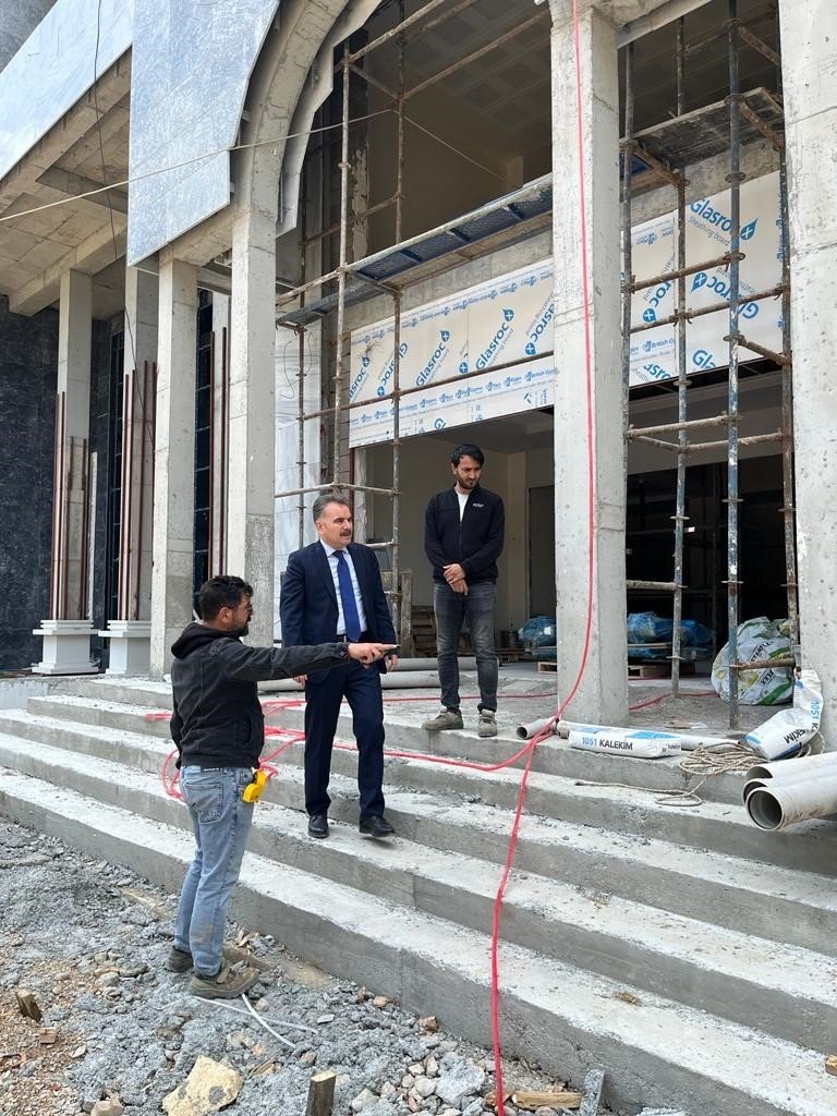 Edremit yeni hükümet konağı inşaatı tamamlanıyor