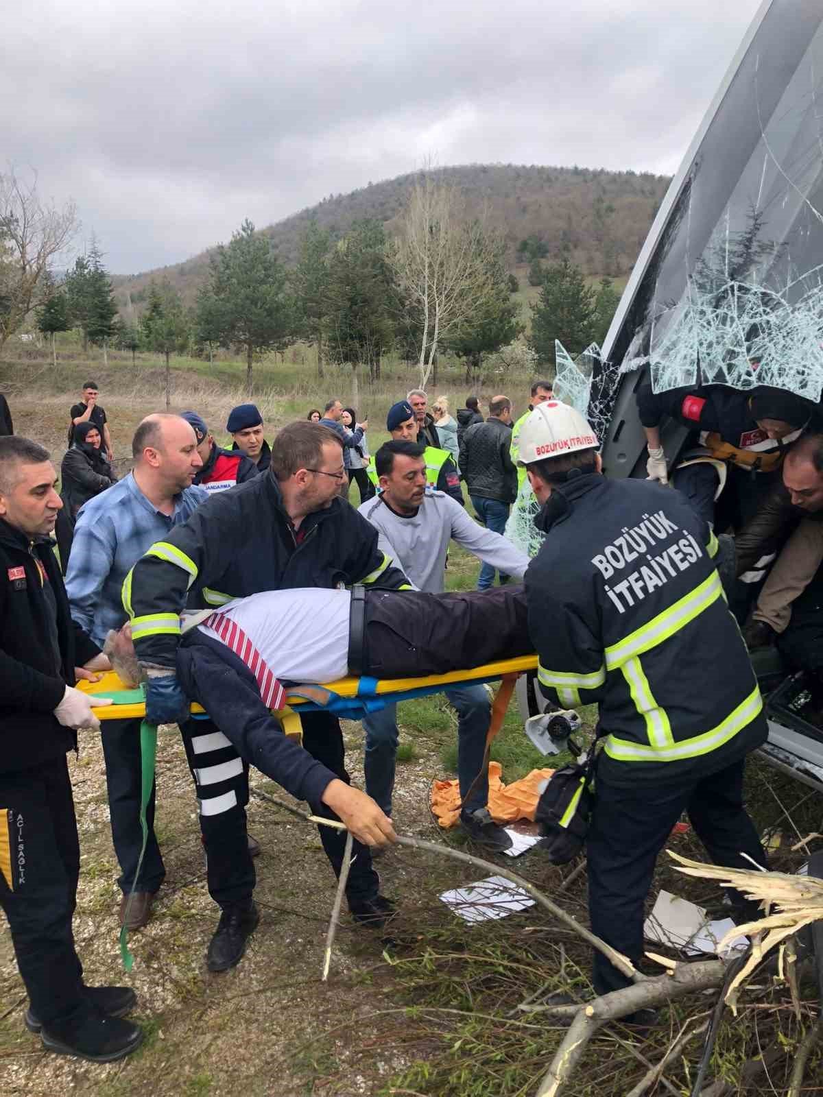 Bilecik’te otobüs kazası, 1’i ağır 12 yaralı