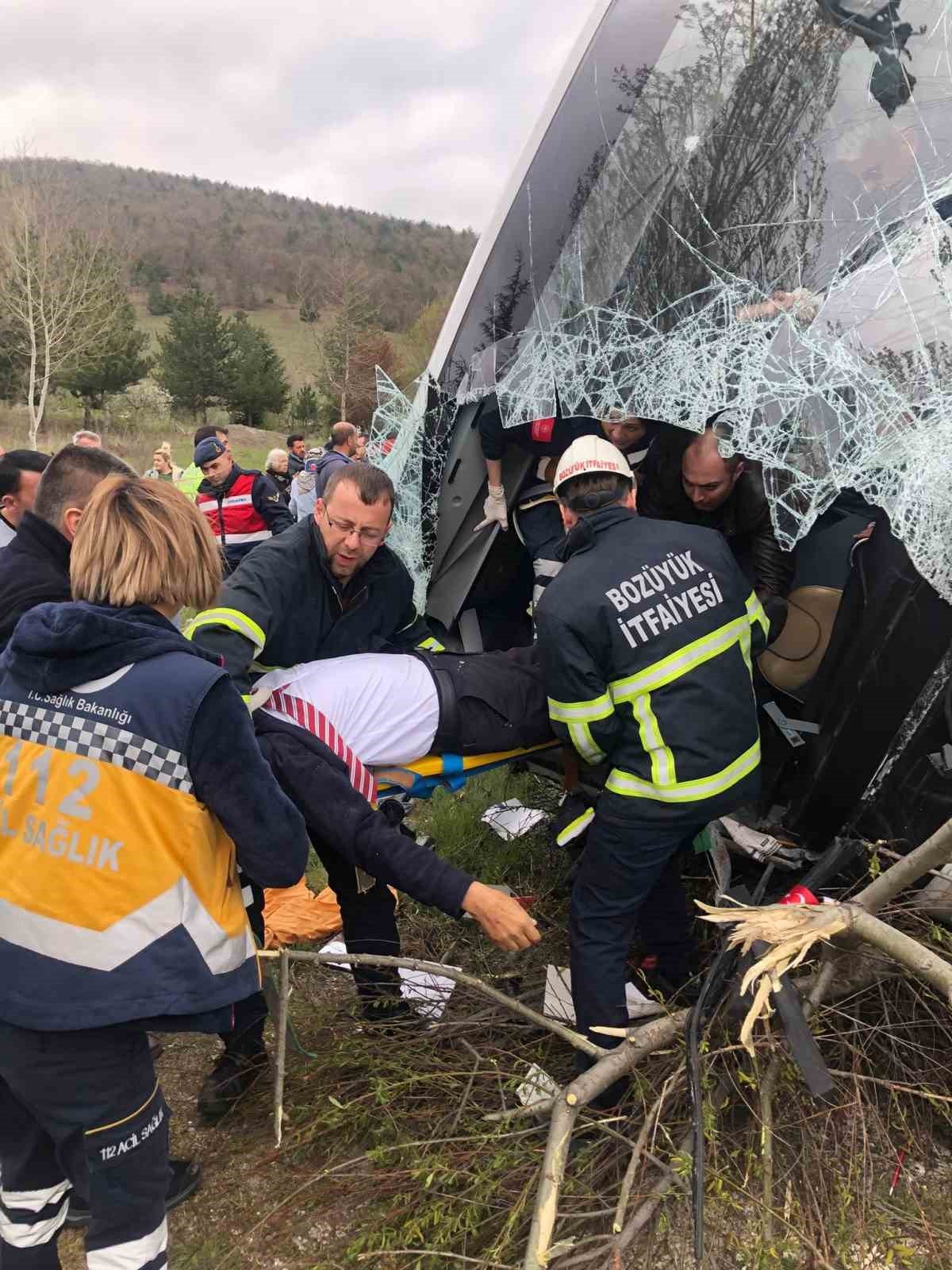 Bilecik’te otobüs kazası, 1’i ağır 12 yaralı