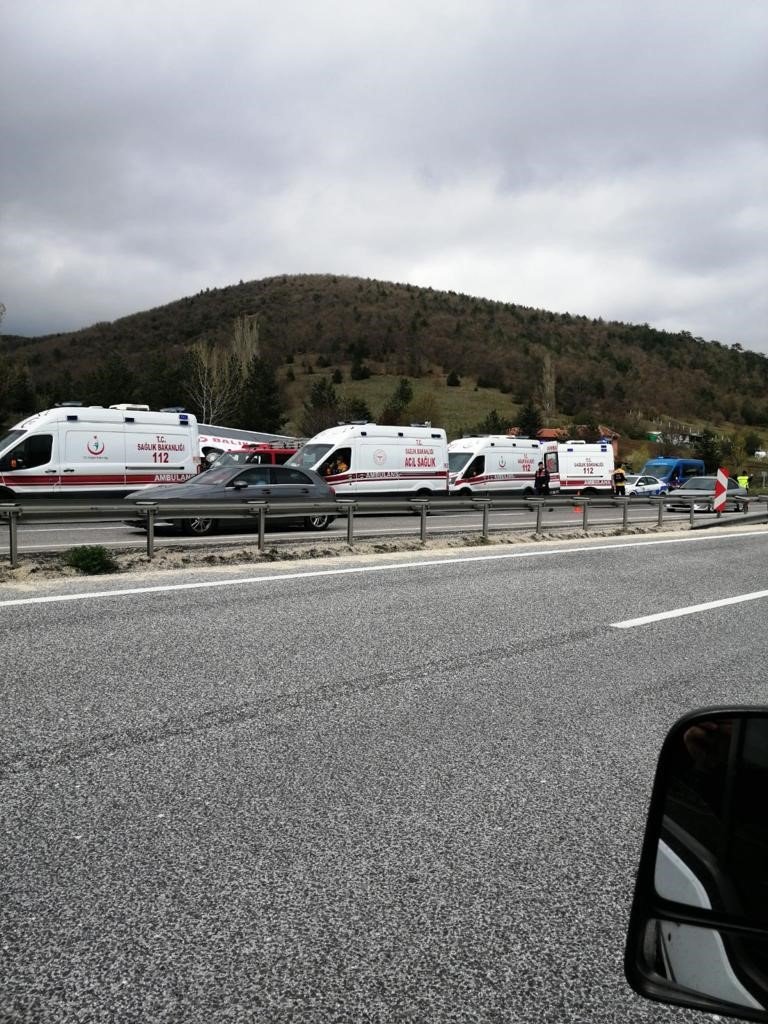 Bilecik’te otobüs kazası, 1’i ağır 12 yaralı