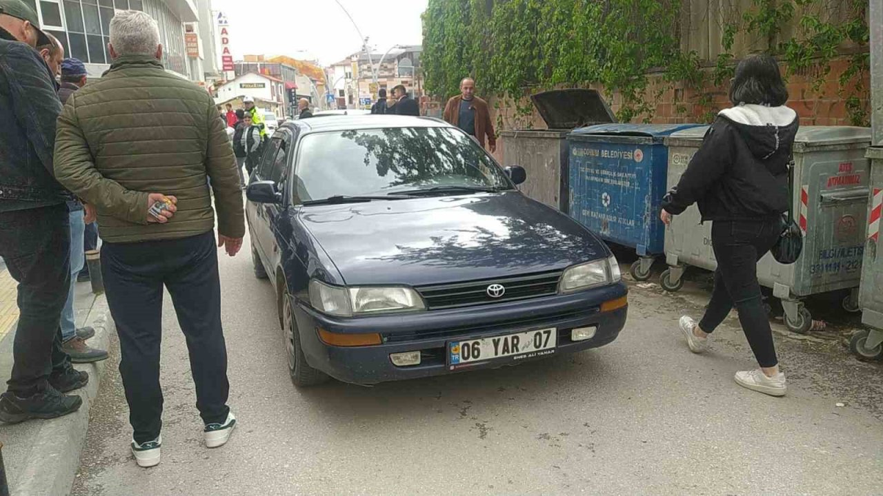 Yola düşen çocuğun ayağının üzerinden otomobil geçti