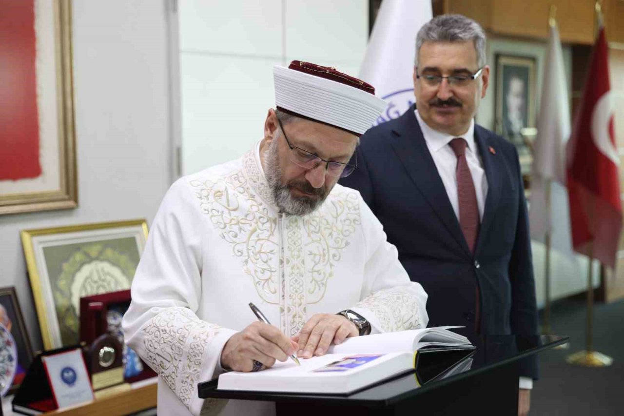 Diyanet İşleri Başkanı Erbaş: “İnsanlığın huzur ve refahı, yeryüzünün imar ve ıslahı için koşturuyoruz”