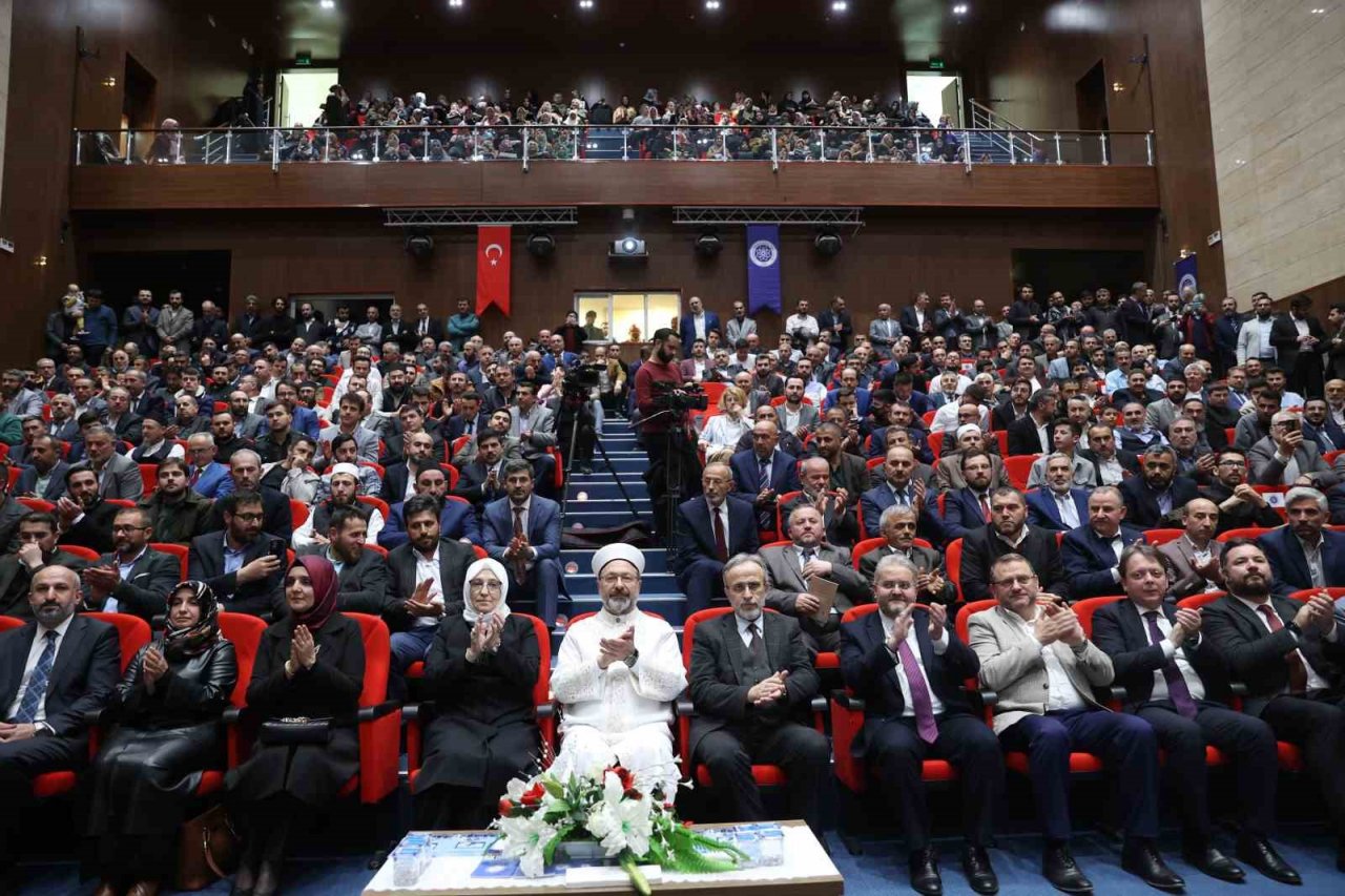 Diyanet İşleri Başkanı Erbaş: “İnsanlığın huzur ve refahı, yeryüzünün imar ve ıslahı için koşturuyoruz”