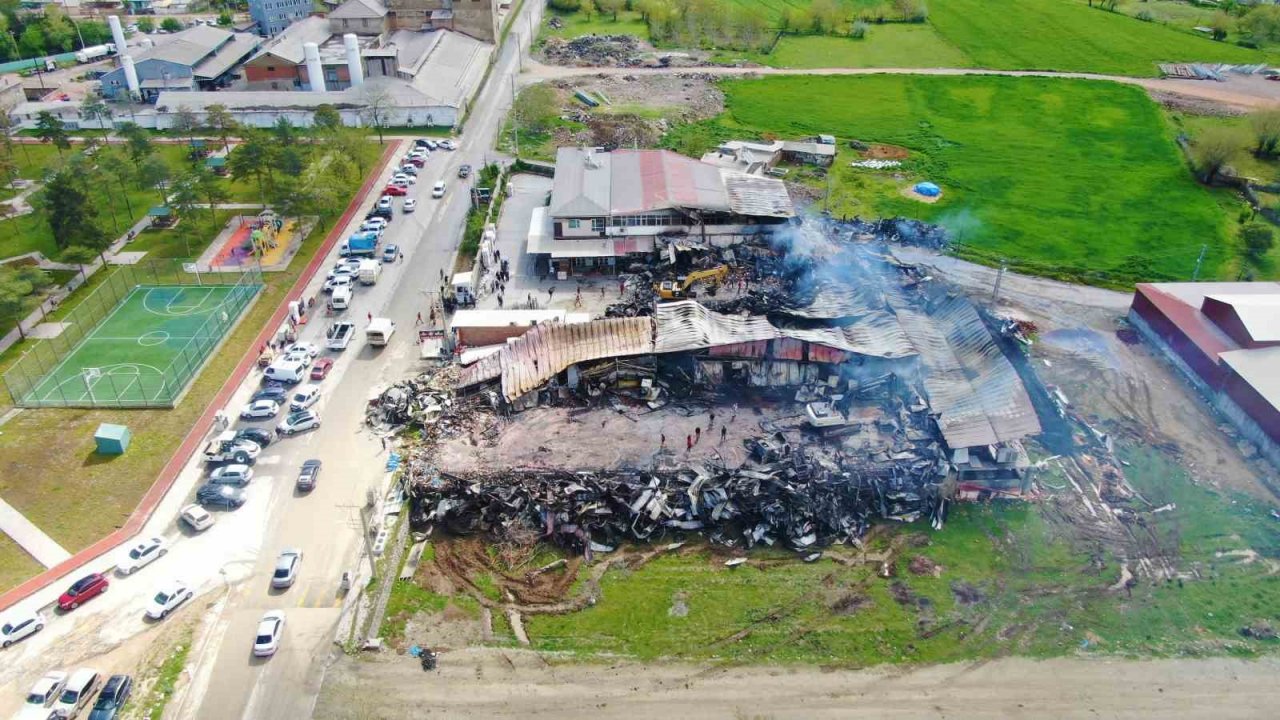 Elazığ’da yanan tavuk fabrikası havadan görüntülendi