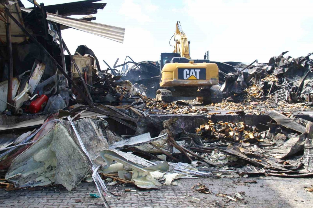 Elazığ’da yanan tavuk fabrikası havadan görüntülendi