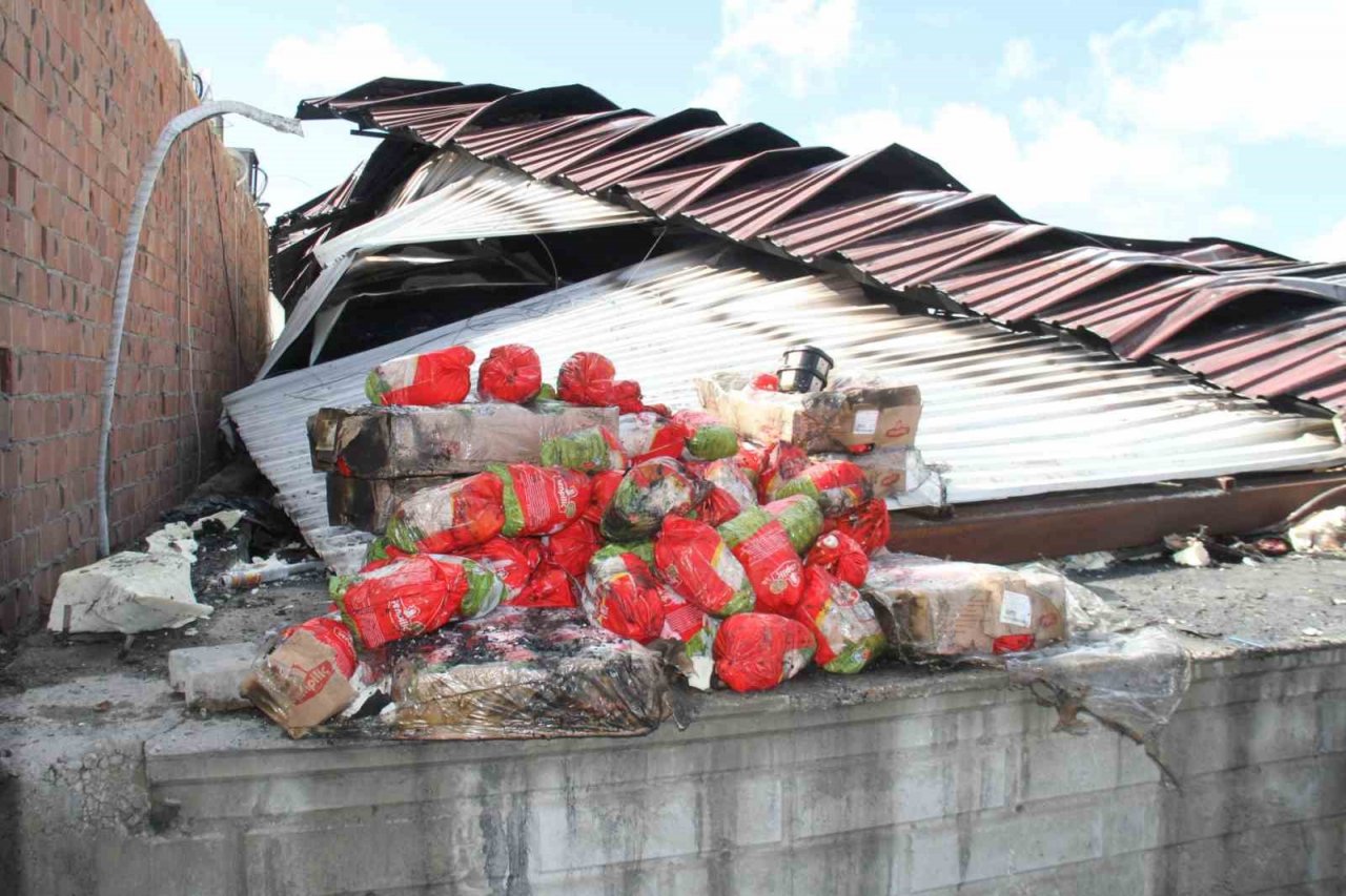 Elazığ’da yanan tavuk fabrikası havadan görüntülendi