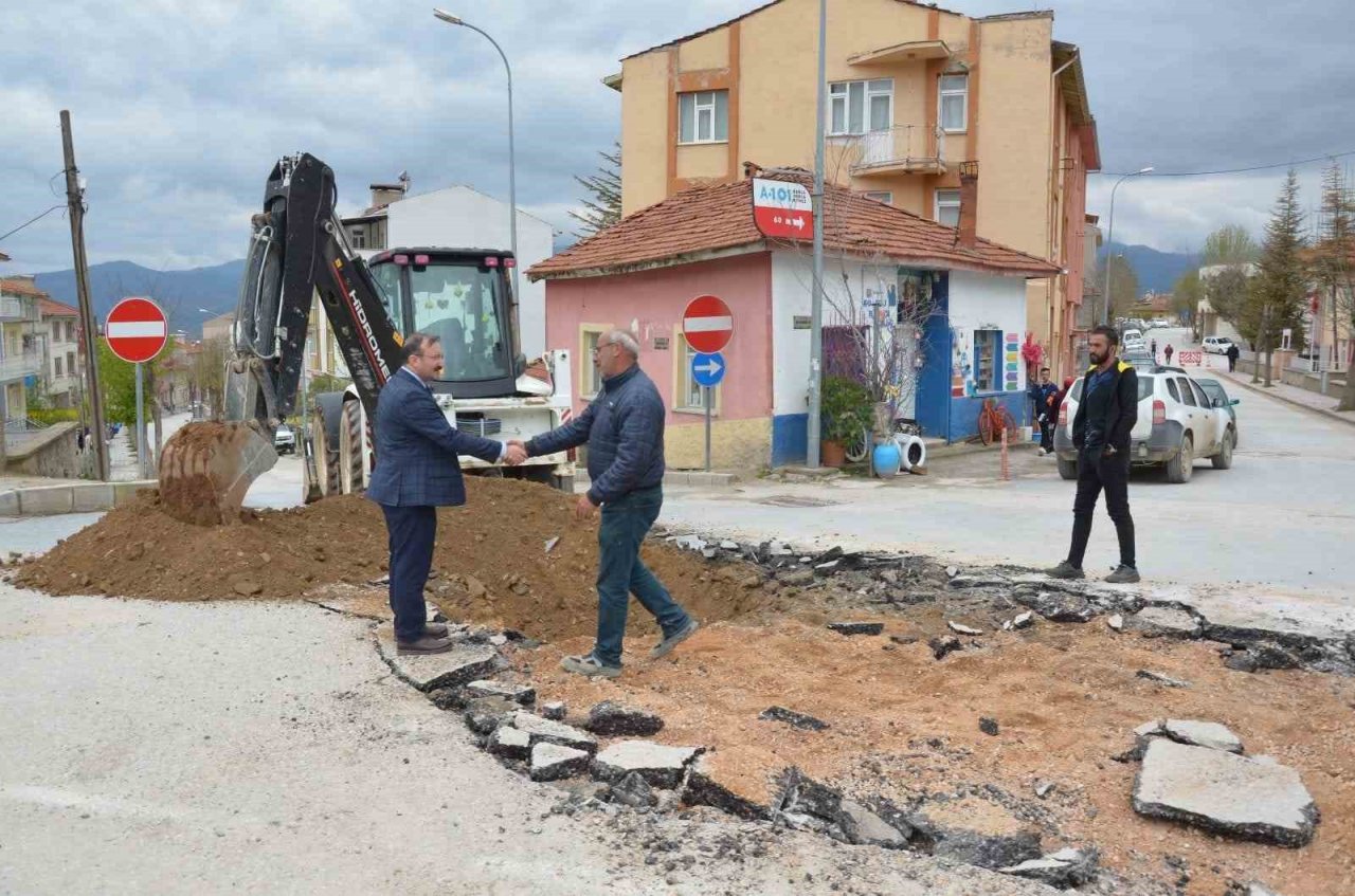 Emet’te yağmur suyu kanalları yapımına başlandı