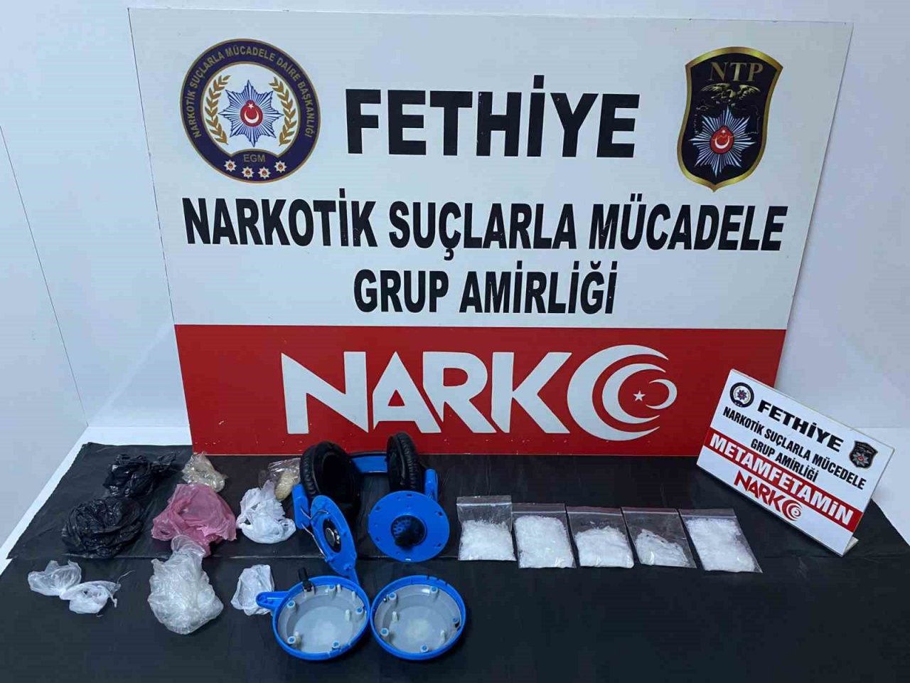 Fethiye’de kulaklık içine saklanmış uyuşturucu yakalandı