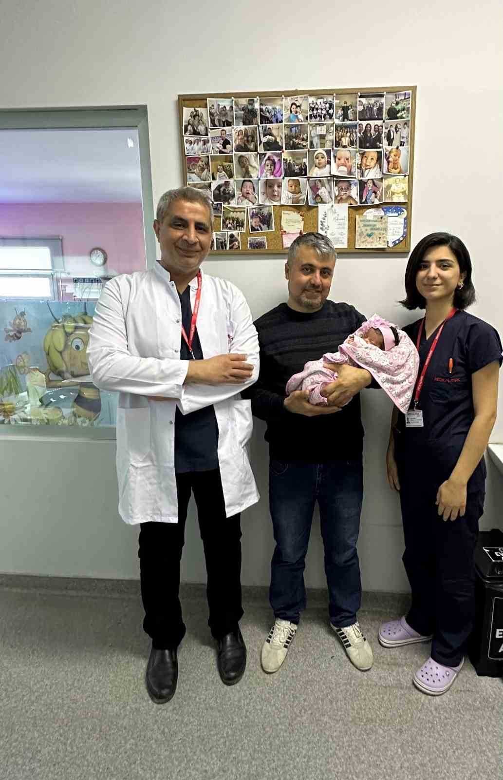 Depremzede Asel bebek, Adana’da hayata tutundu