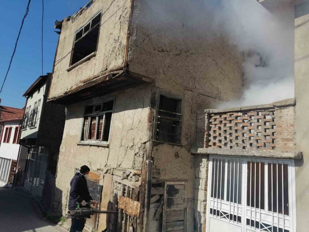 Tavşanlı’da yangın zannedilen duman ilaçlama çıktı