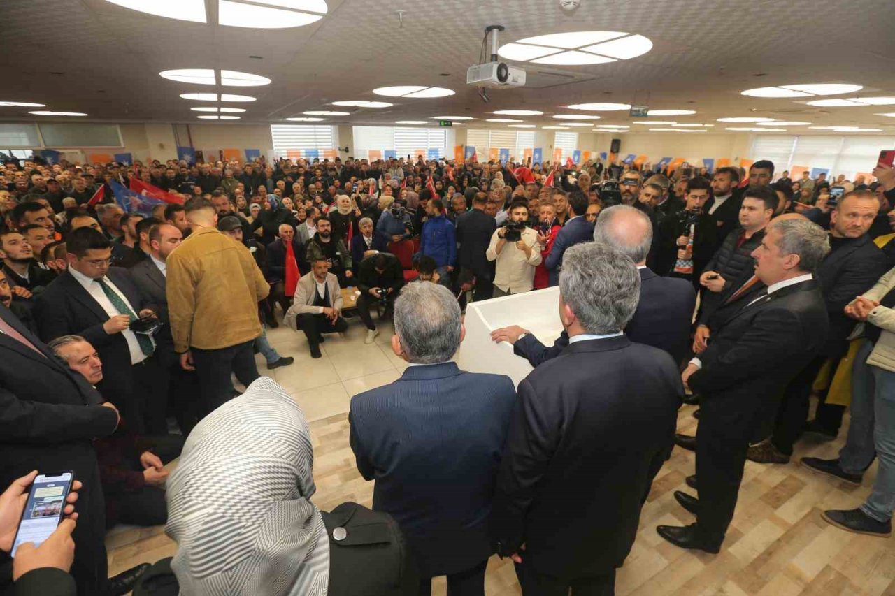 Bakan Akar ile Başkan Büyükkılıç, Yahyalı ve Develi’de müjdelerle gönülleri fethetti