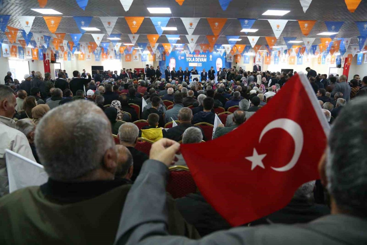 Bakan Akar ile Başkan Büyükkılıç, Yahyalı ve Develi’de müjdelerle gönülleri fethetti