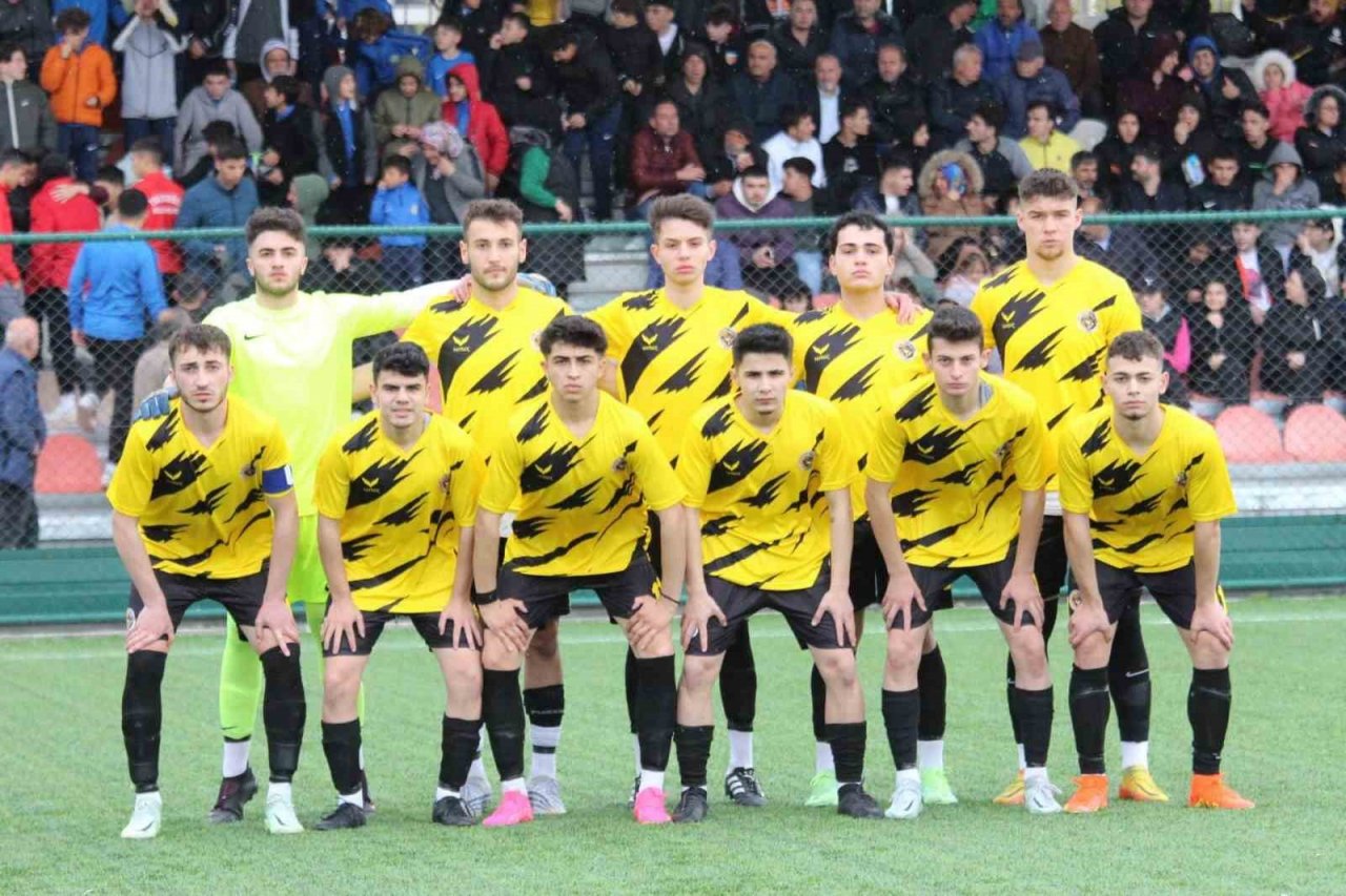 Kocasinan Şimşekspor U-18 takımı namağlup şampiyon