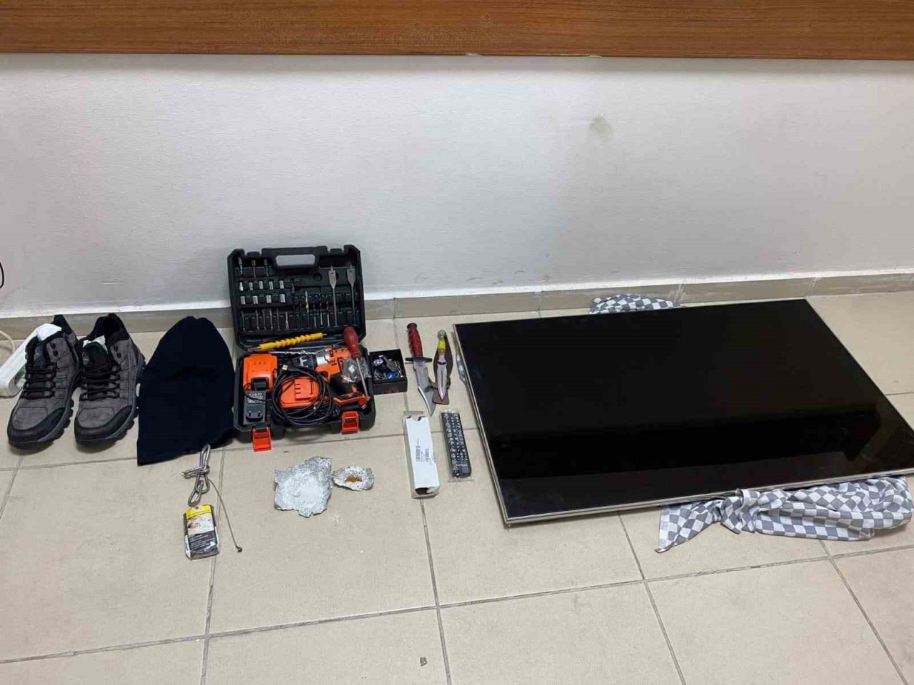 Malatya’da depremzedelerin ev ve iş yerlerini soyan 8 kişi yakalandı