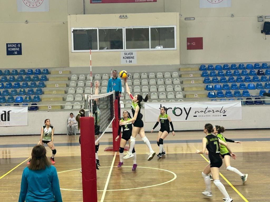 Manisa Büyükşehir’in sultanları 2. Lig’e yükseldi