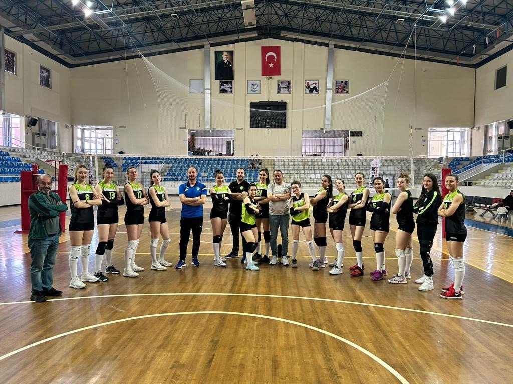 Manisa Büyükşehir’in sultanları 2. Lig’e yükseldi