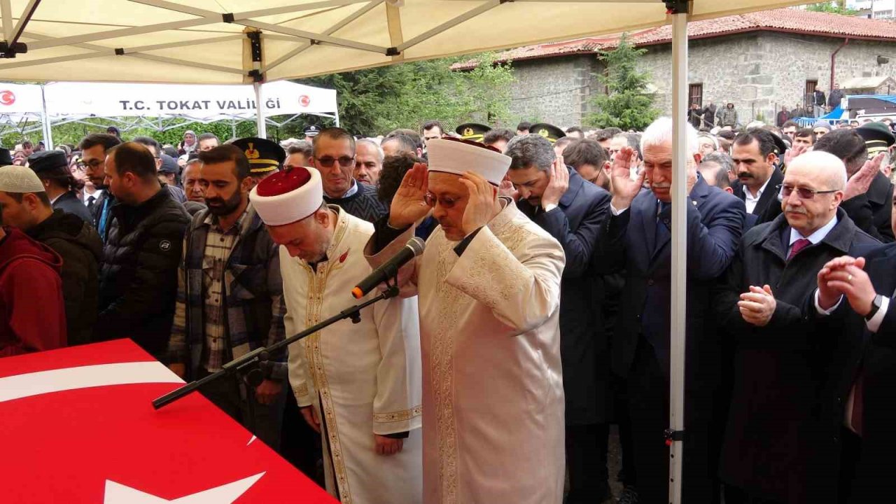 Tokat şehidini son yolculuğuna uğurladı