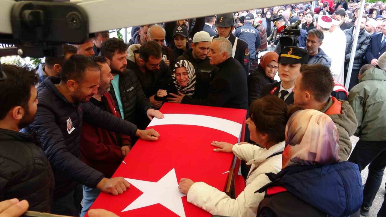 Tokat şehidini son yolculuğuna uğurladı