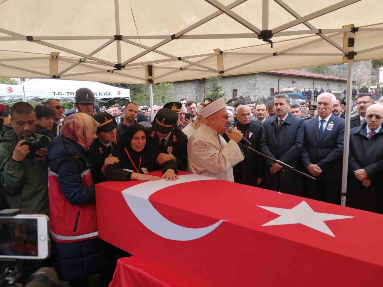Tokat şehidini son yolculuğuna uğurladı