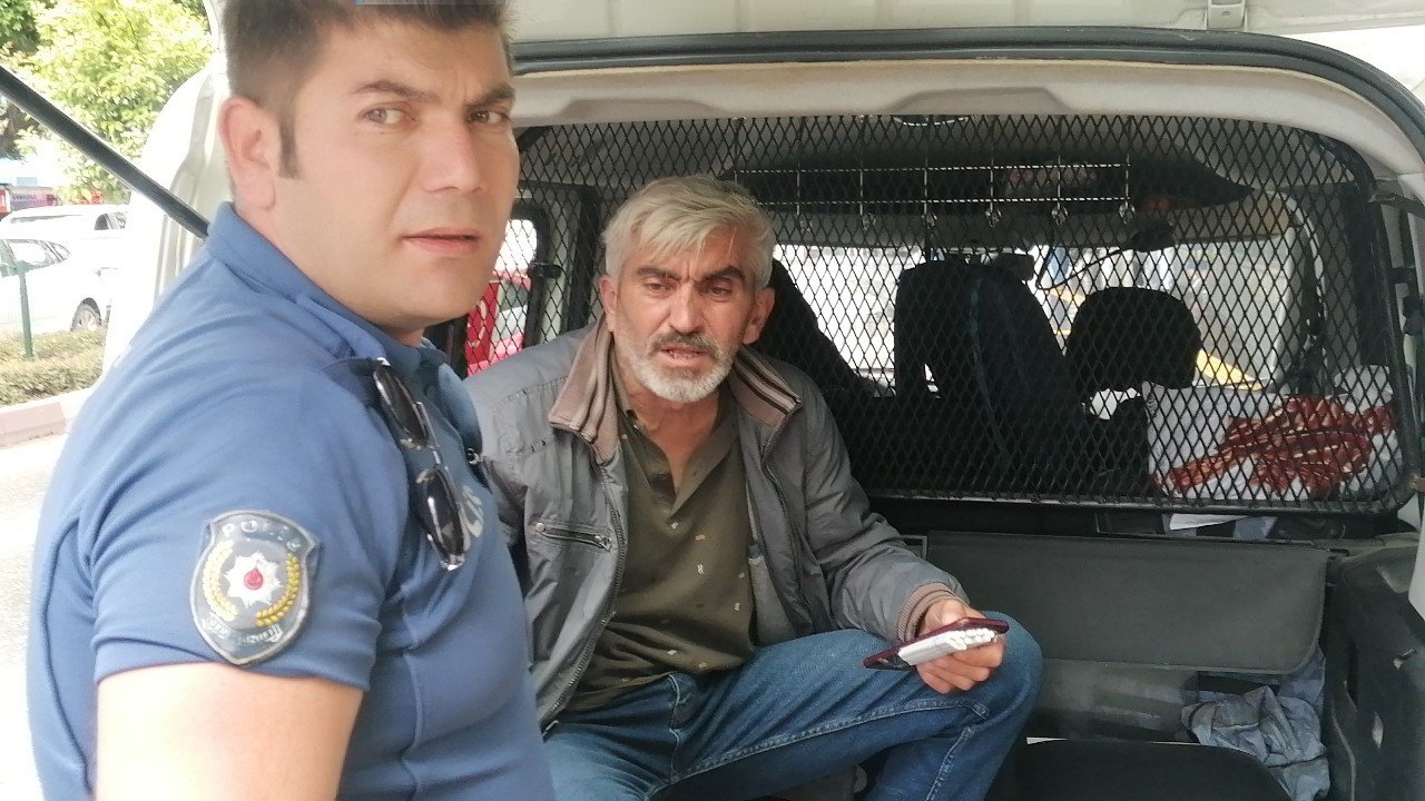 Kırmızı ışıkta direksiyon başındı sızdı, ’İçiyorsam sebebi var’ dedi