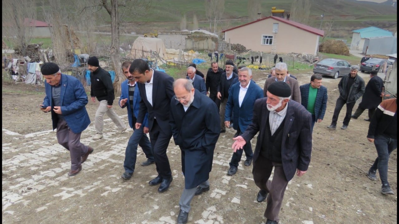 Akdağ, Tekman’da aile büyüklerini ziyaret etti
