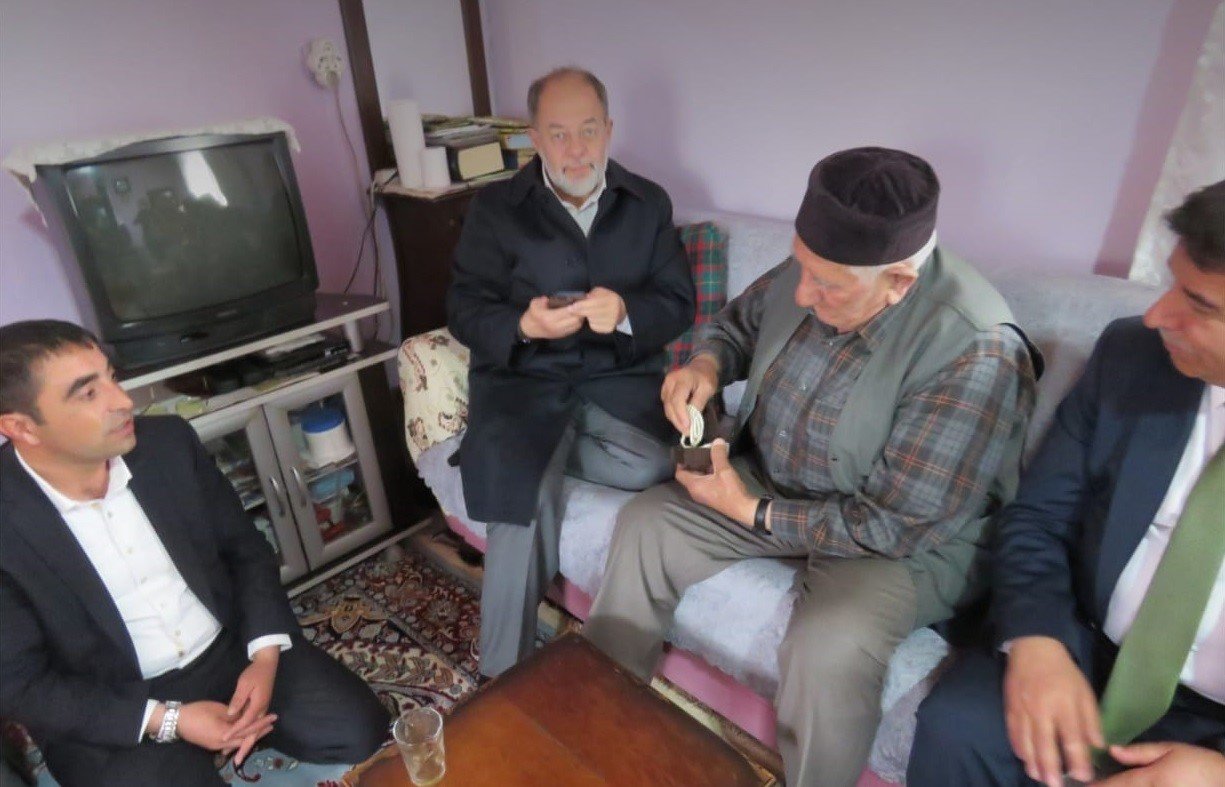 Akdağ, Tekman’da aile büyüklerini ziyaret etti