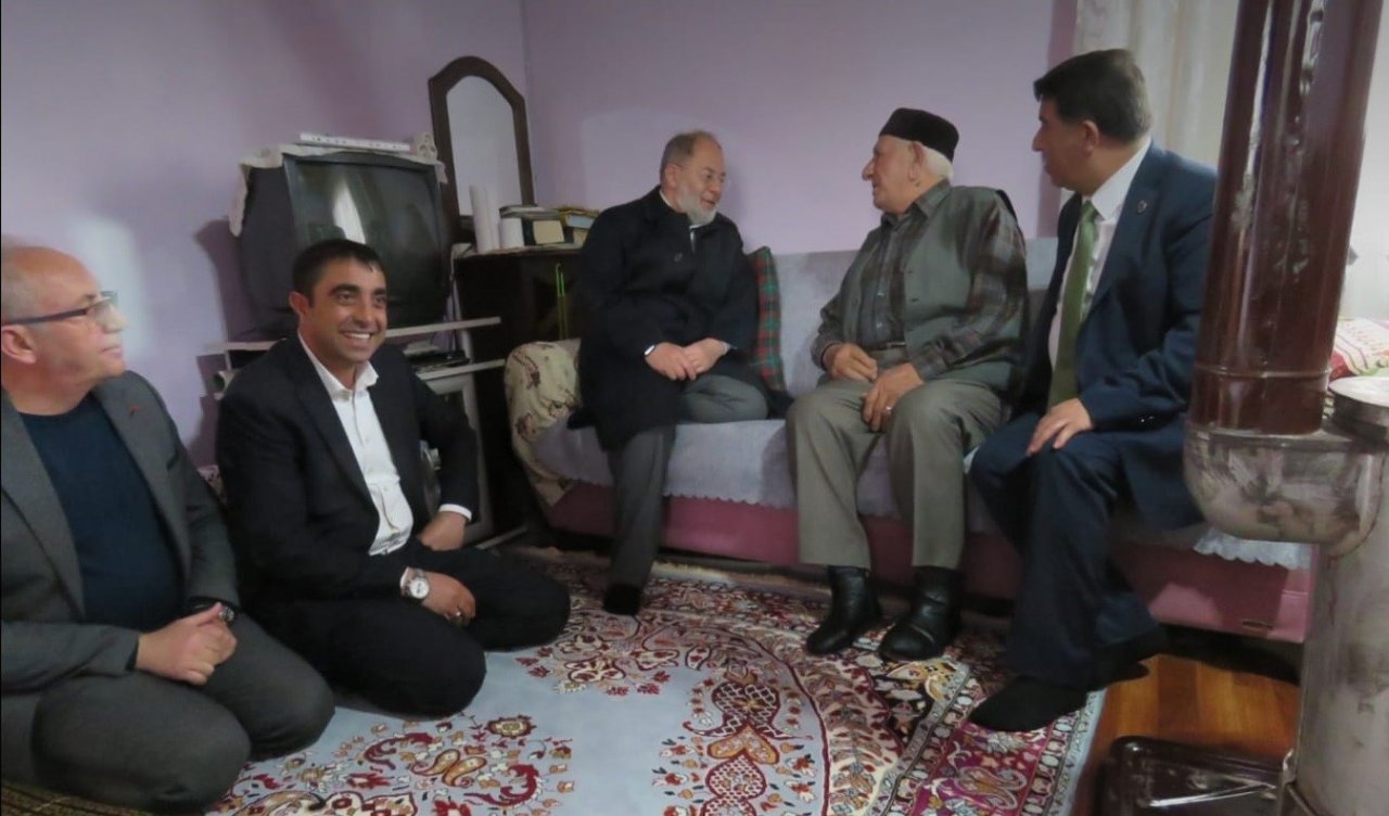 Akdağ, Tekman’da aile büyüklerini ziyaret etti