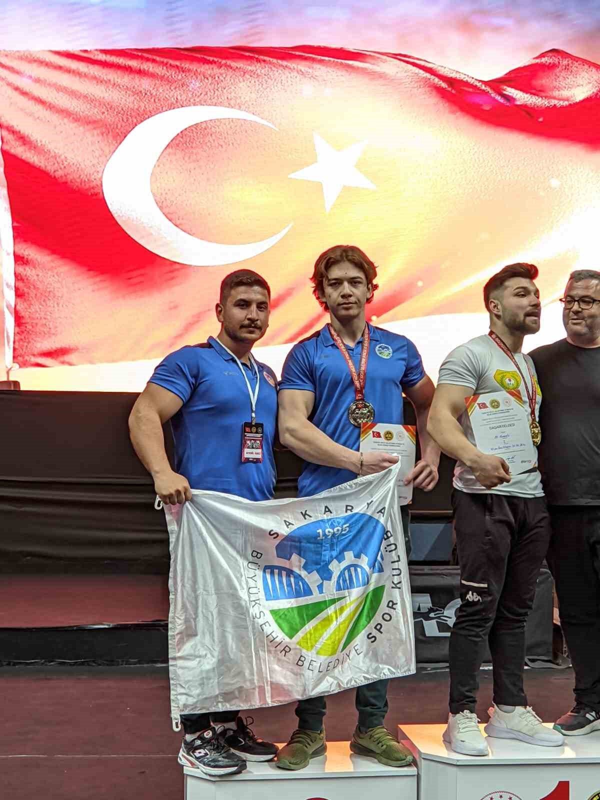 Büyükşehir bilek güreşçisi Avrupa yolunda