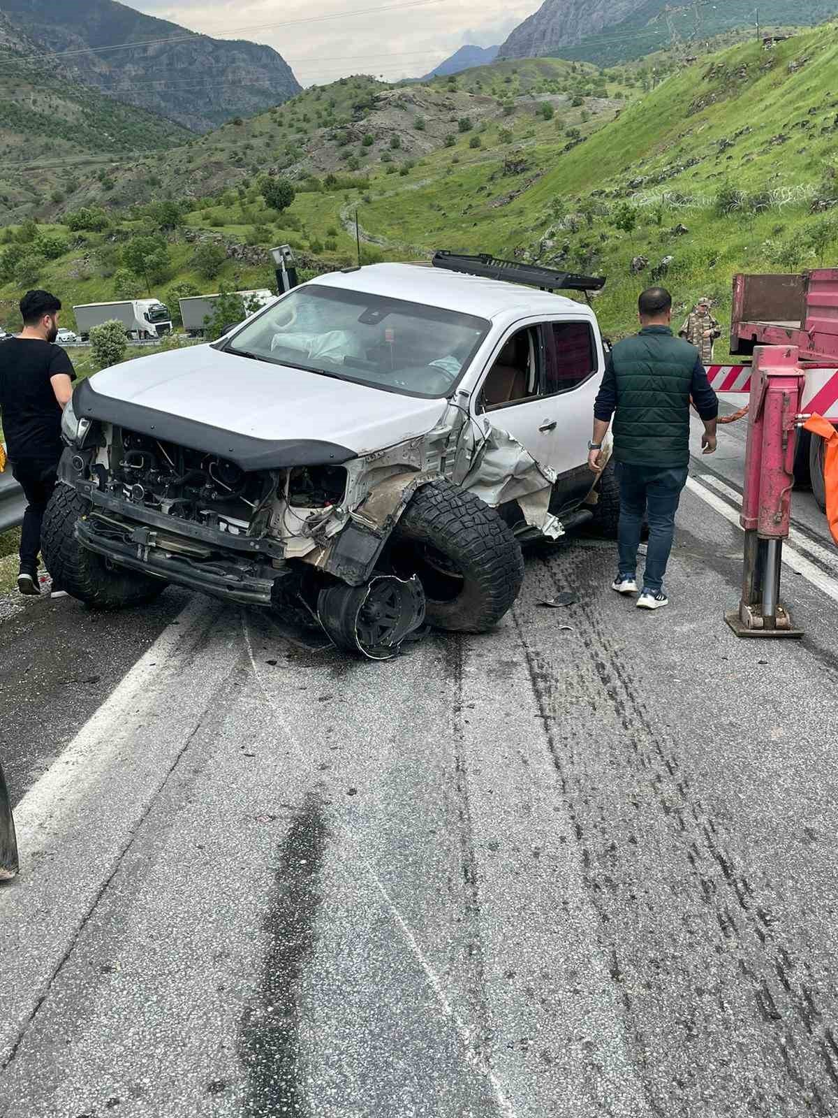 Siirt’te pikap ile kamyon çarpıştı: 1 yaralı