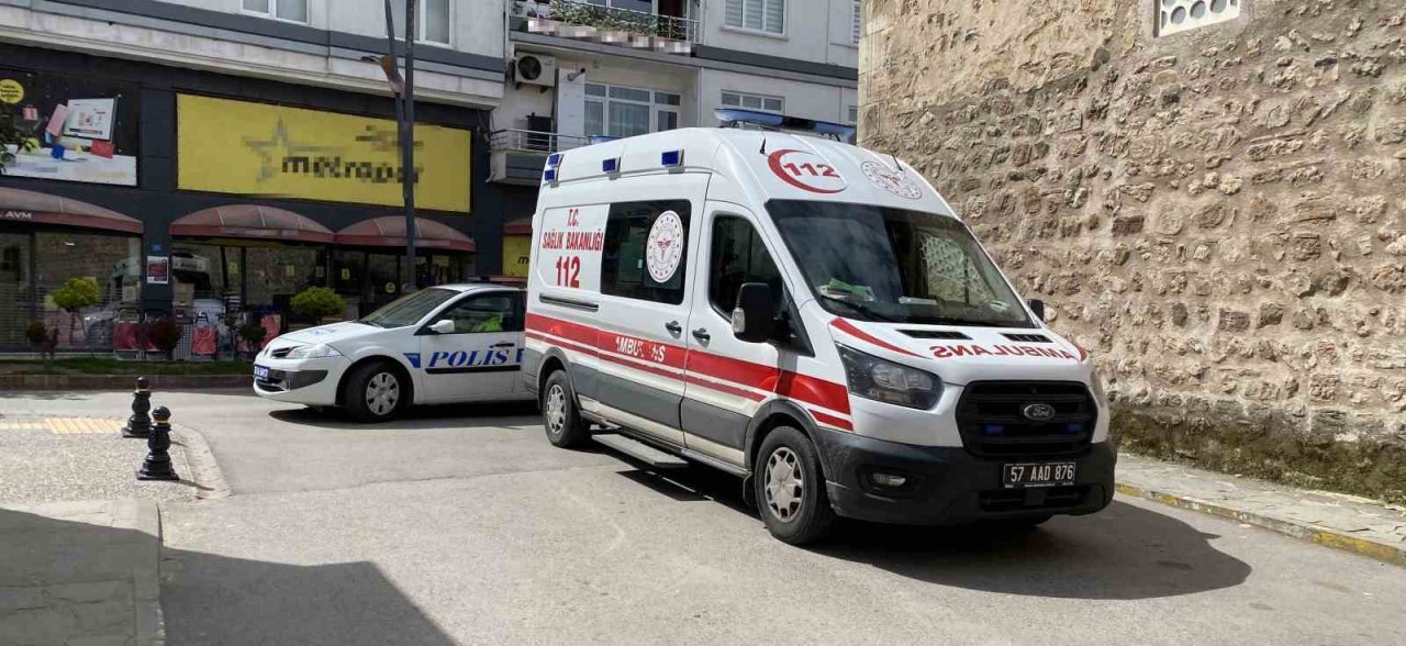 Sinop’ta akülü motosikletin çarptığı yaya yaralandı