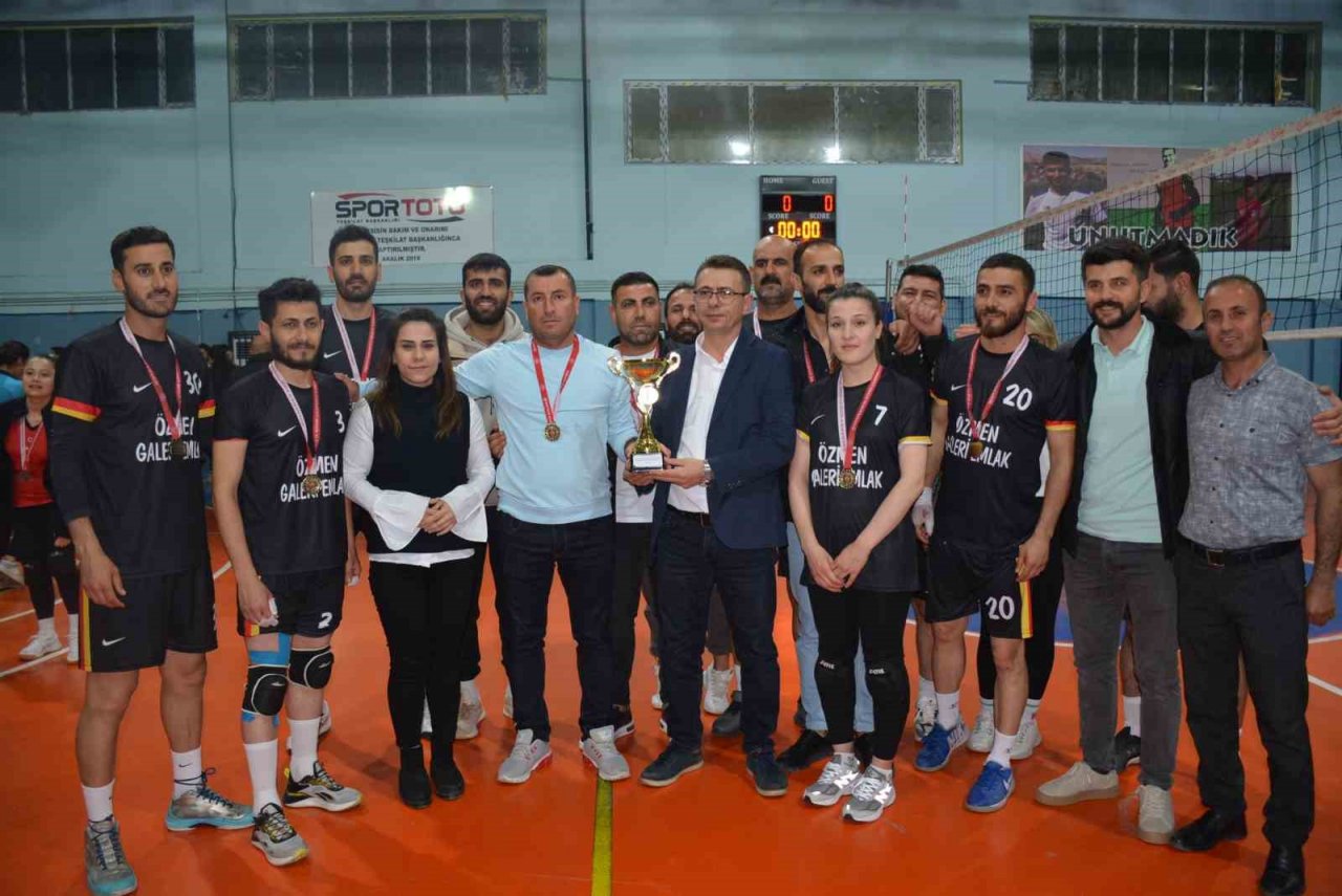 Silopi’de kurumlar arası voleybol turnuvası