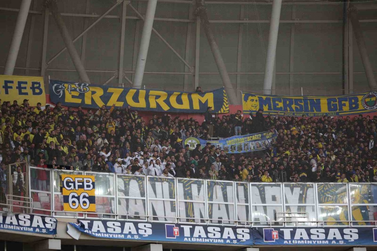Fenerbahçeli taraftarlar takımını yalnız bırakmadı