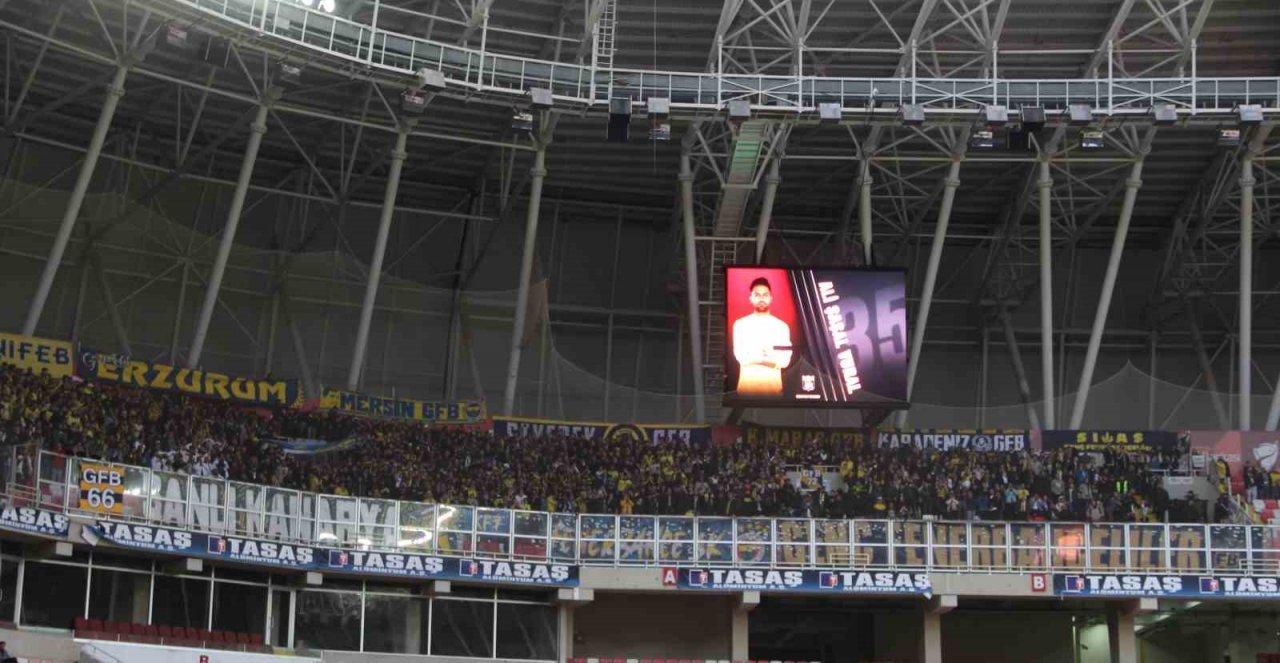 Fenerbahçeli taraftarlar takımını yalnız bırakmadı