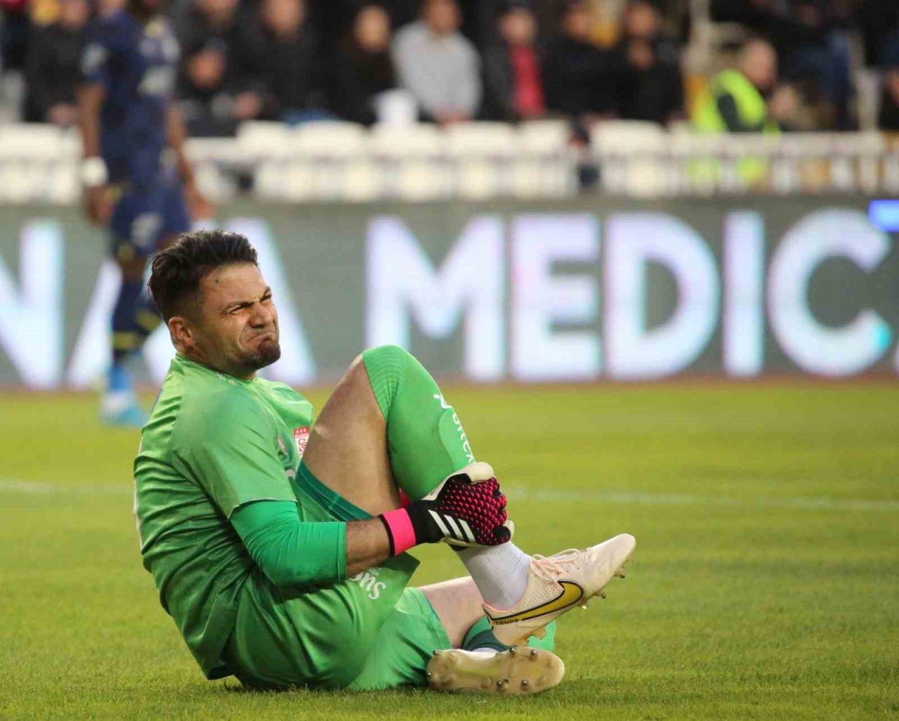 Spor Toto Süper Lig: DG Sivasspor: 0 - Fenerbahçe: 3 (İlk yarı)