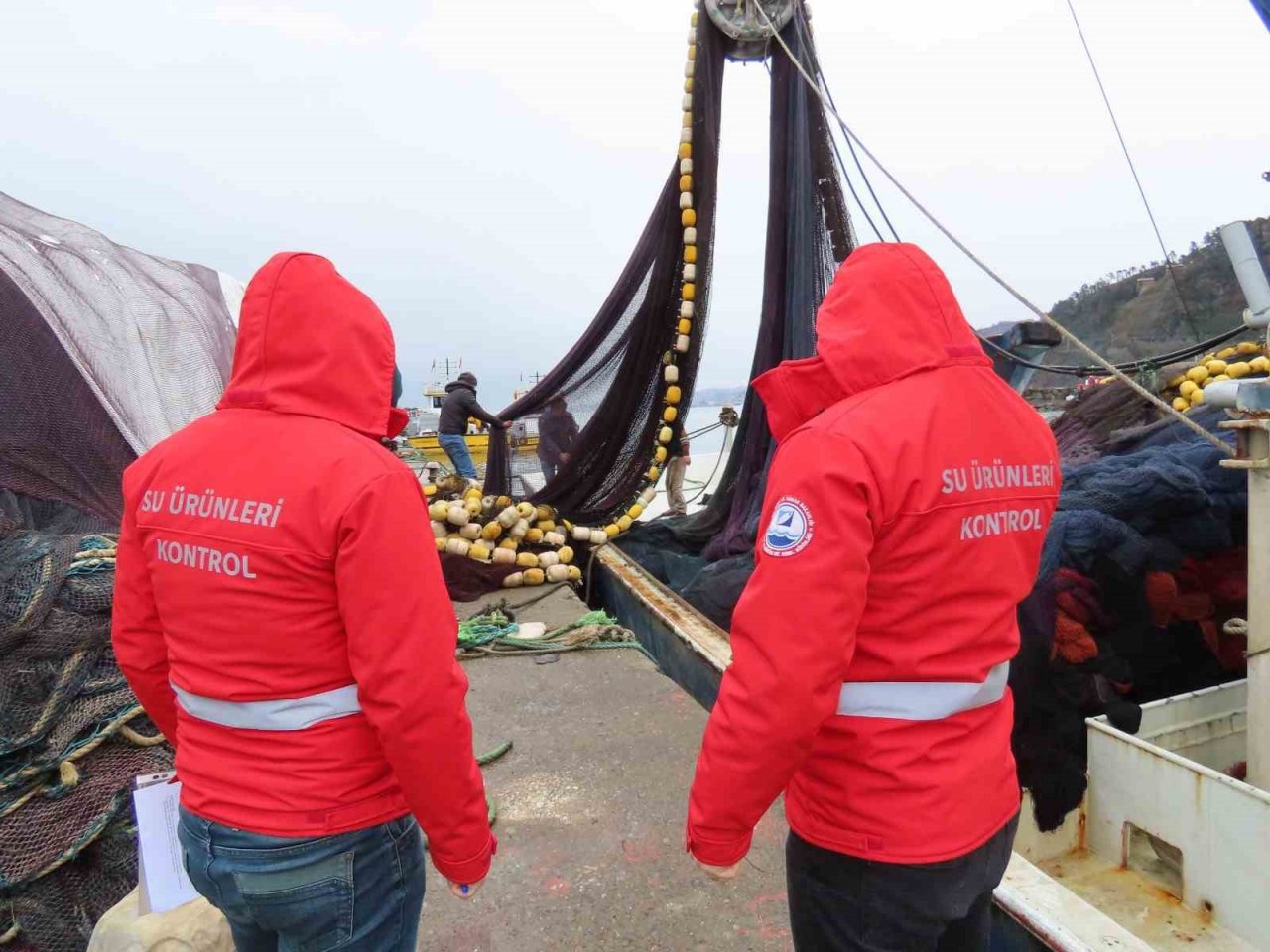 Trabzon’da 2022-2023 balık avı sezonu boyunca toplam 23 ton hamsiye el konuldu