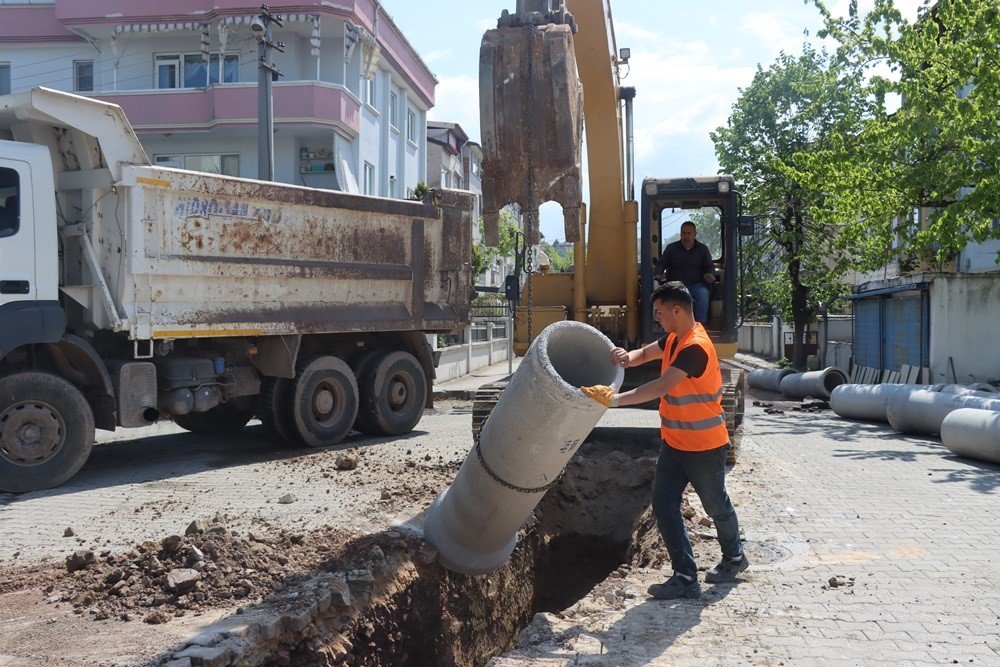 Yalova Belediyesi Aydoğan Caddesi’nde altyapıyı yeniliyor