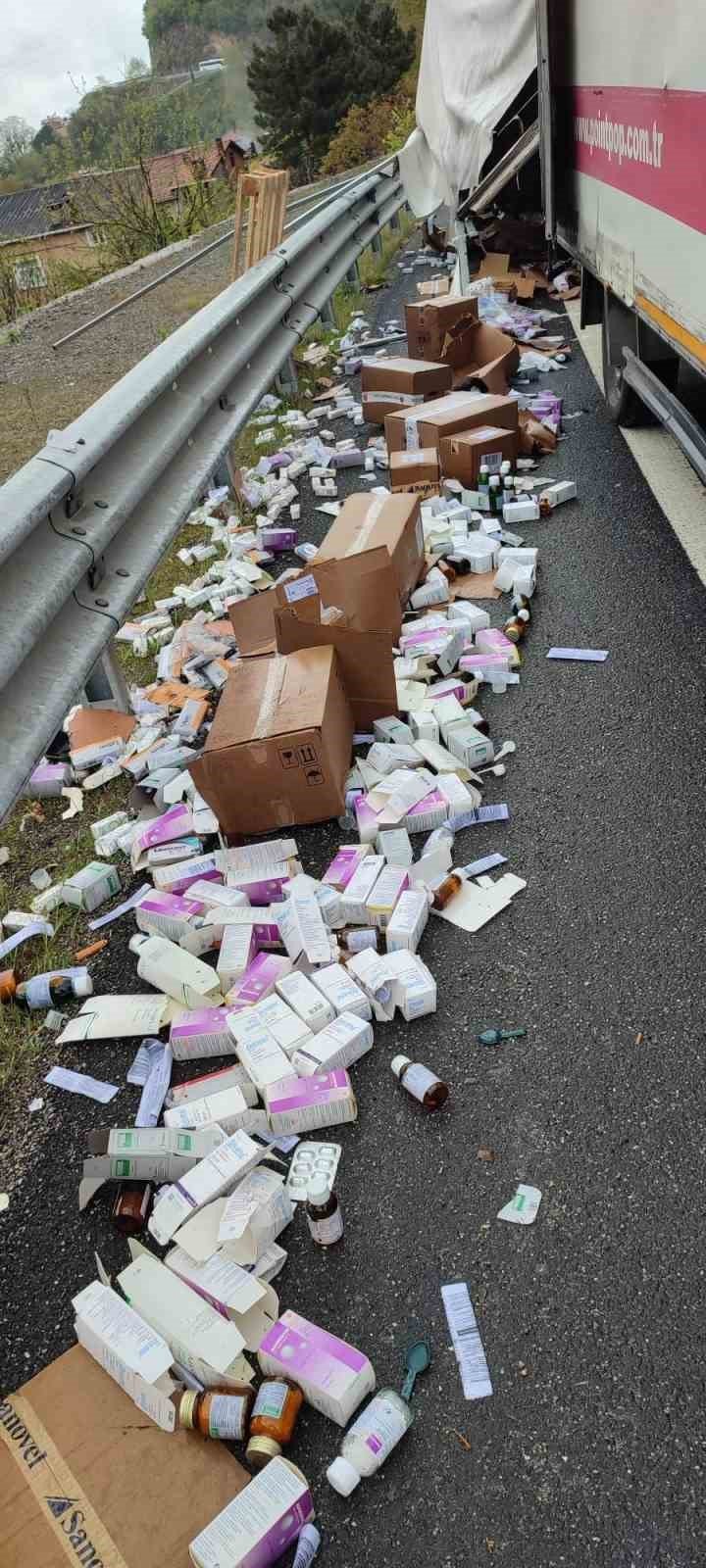 İlaç kamyonu yan yattı: 1 yaralı