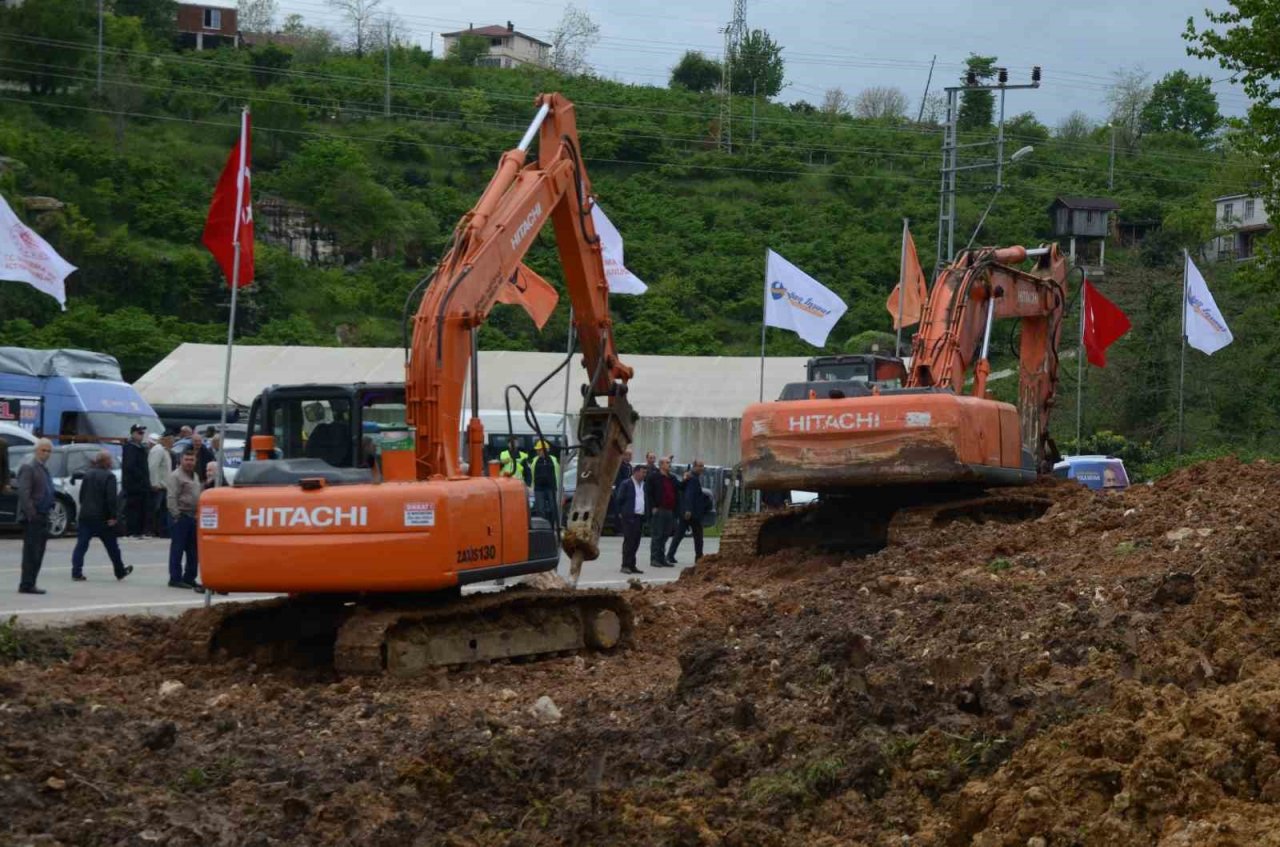 Bakan Karaismailoğlu ve Bakan Özer, Ordu’da yol temel atma programında konuştu