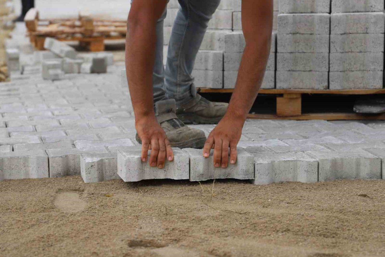 Alaşehir’de 500 bin metrekare kilit parke taşı döşendi