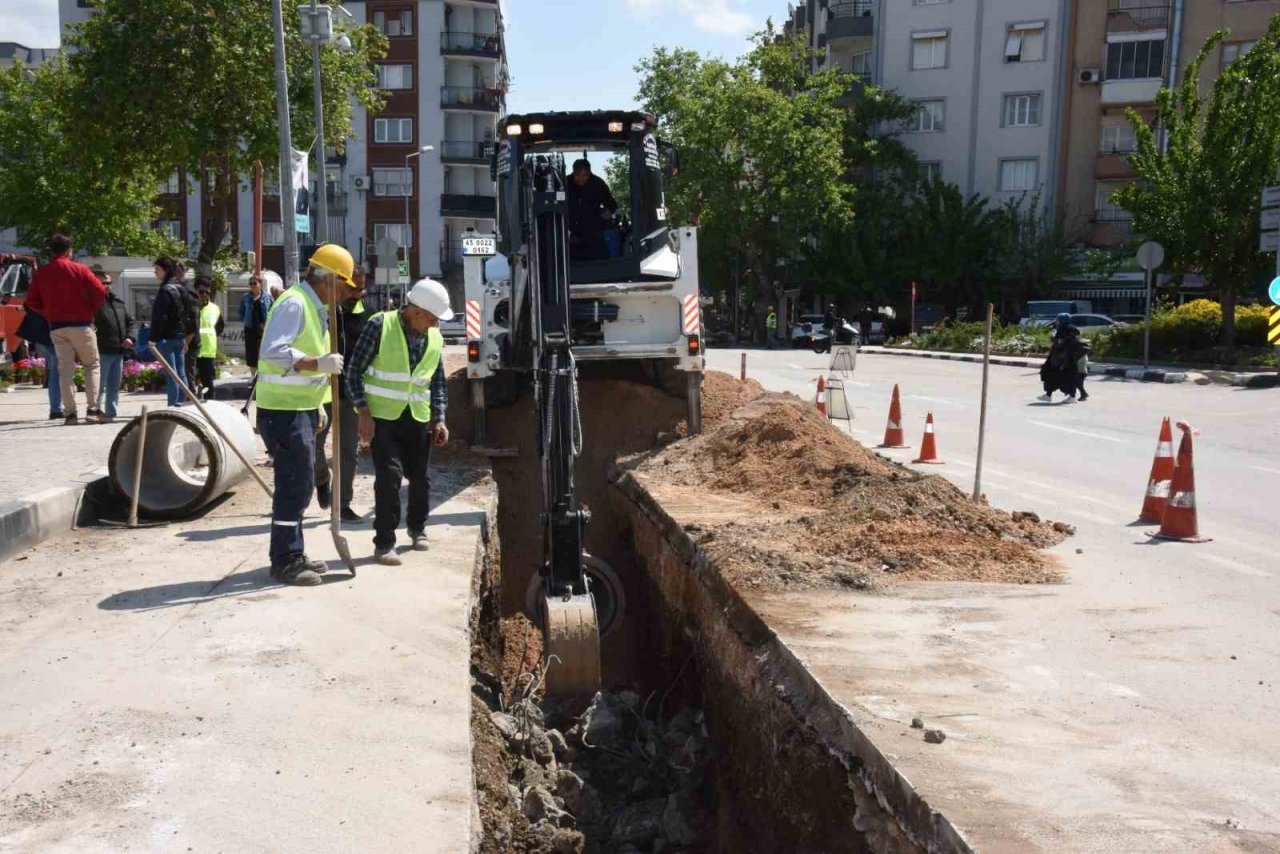 Avni Gemicioğlu Caddesinin 2. etap çalışmaları başladı