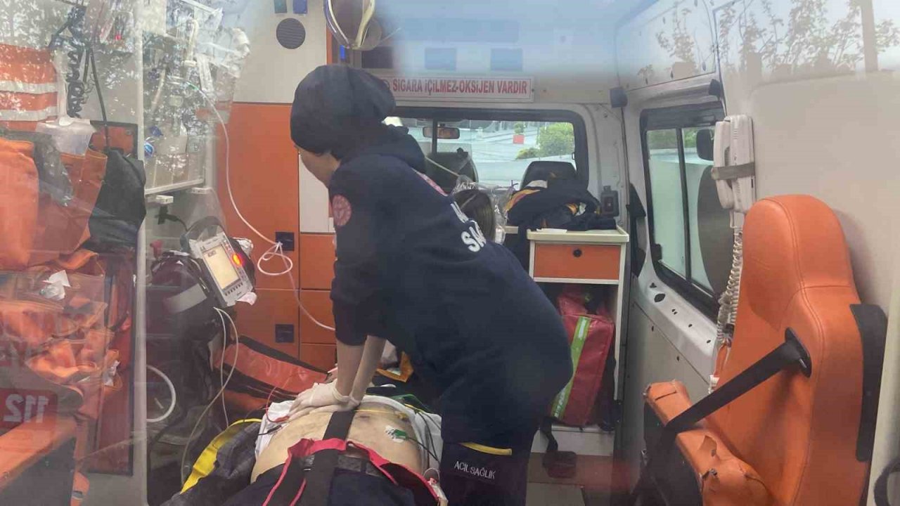 Bahçelievler’de otomobil kafenin bahçesine uçtu: 1 ağır yaralı