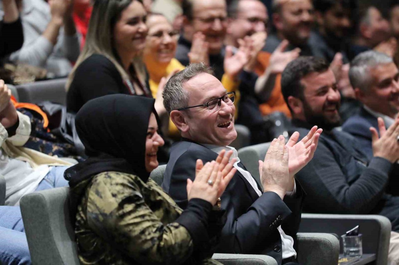 Sahneye ilk adımını atan Başakşehirliler sertifikalarını aldı