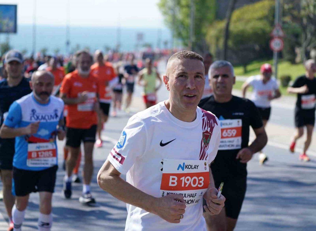 Maratonda Christian Atsu’nun formasıyla koştu