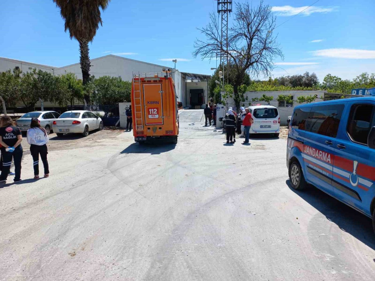 Aydın’da amonyak gazından etkilenen 2 işçi hastaneye kaldırıldı